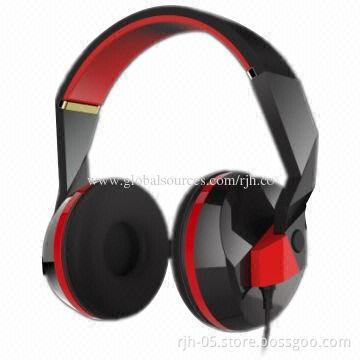 Free Sample Headphones with 3.5mm with Gold Plug, Cord Length of 1.2m